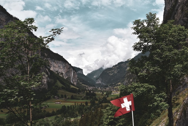 Reiseland Schweiz. Photo by Patrick Hodskins on Unsplash